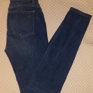 DL1961 Instasculpt Skinny Jeans Size 28